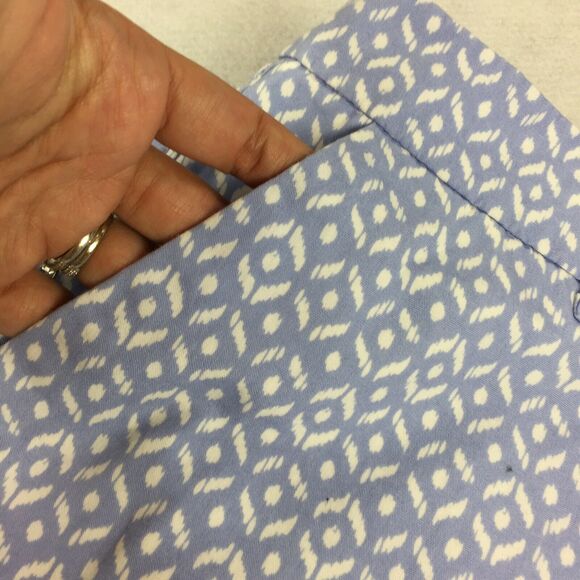 Old Navy Ikat Print 3" Chino Shorts Size 10 Light Blue White Casual Khaki L - Picture 3 of 10